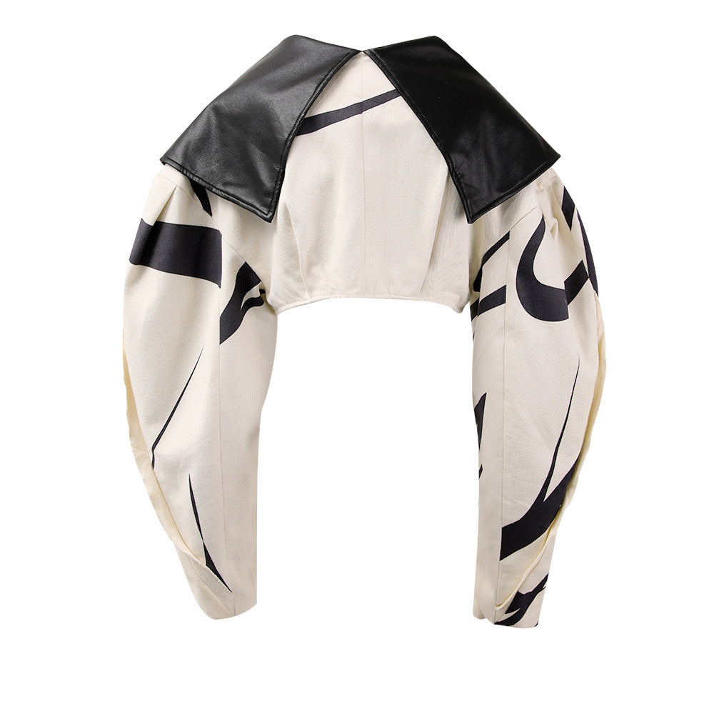 Veste courte à revers contrastés avant-gardiste